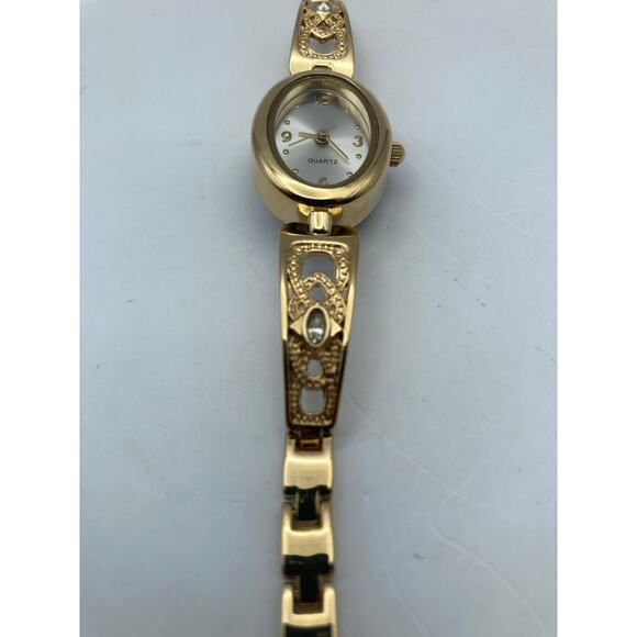Elegant  Womens Quartz Watch Gold and Silver Tones Bracelet Style New Battery - Picture 4 of 7